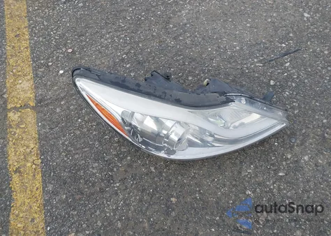 2013 Hyundai Genesis 3.8 z USA, uszkodzony, nr VIN KMHGC4DD3DU247758